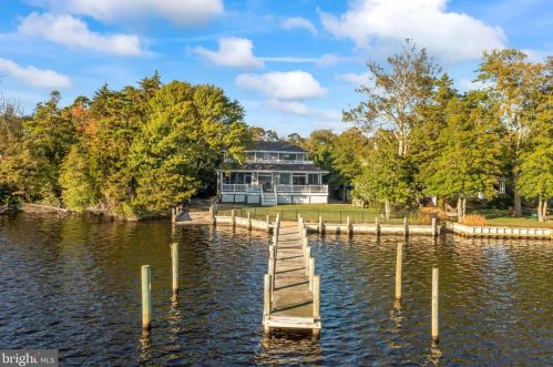 212 Harbor Inn Rd, Berkeley Township, NJ 08721-3614