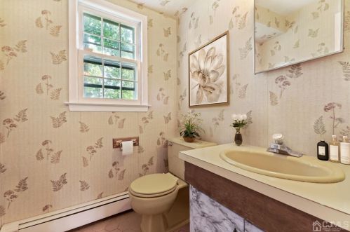 19 Allens Corner Rd, Flemington NJ  08822-5620 exterior