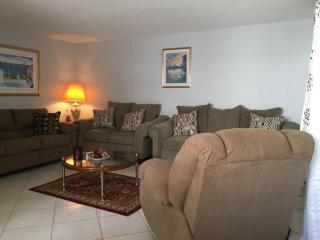 189 Burgundy D, Delray Beach FL  33484-5451 exterior