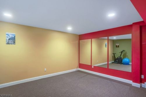 6 Natale Dr, Sparta NJ  07871-3034 exterior