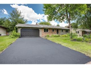 6380 Oakwood Rd, Saint Paul, MN 55125-2057