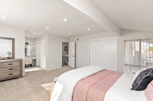 5033 Elderhall Ave, Lakewood CA  90712-2849 exterior