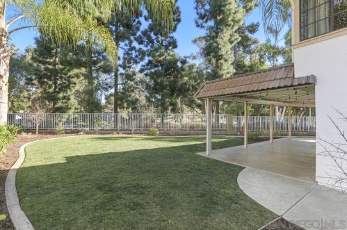 1866 Falconer Ct, Vista, CA 92081-5338