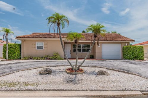 210 Lido Dr, Saint Petersburg, FL 33706-2554