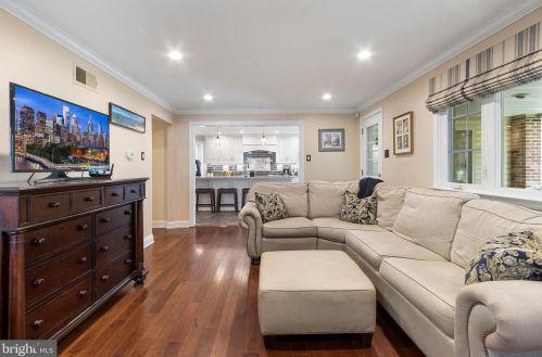 17 Windmill Dr, Southampton PA  18966-2328 exterior