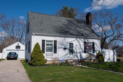 121 Myrtle Ave, Warwick, RI 02886-3133