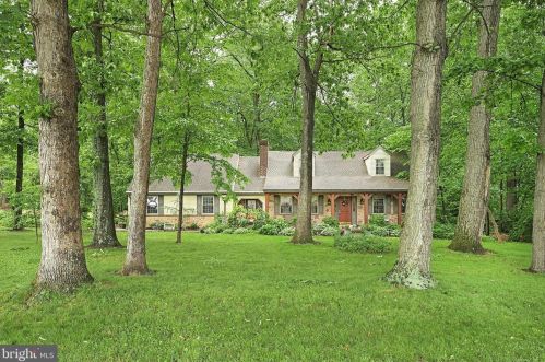 1881 Yingling Dr, Spring Grove, PA 17362-8964