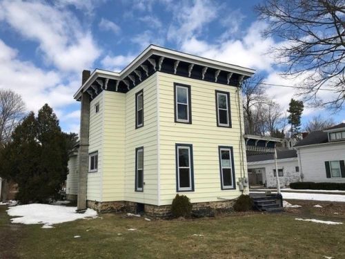 34 Main St, Earlville, NY 13332-3214