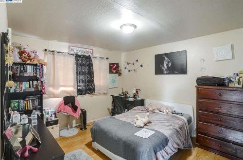 1517 51st Ave, Oakland CA 94601-5237 exterior