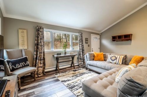 75 Candle Hill Rd, Danbury CT  06812-2412 exterior