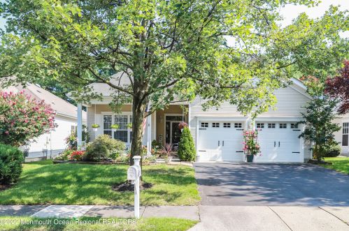8 Dapplefields Ct, Lakewood, NJ 08701-7527
