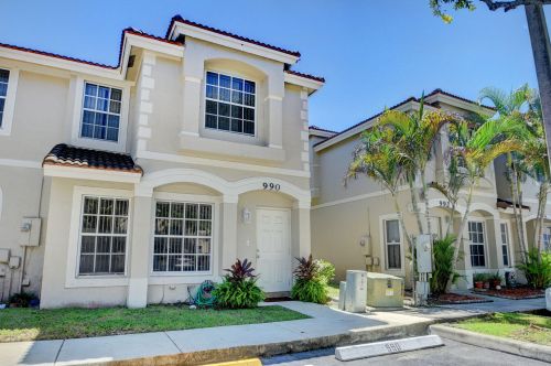 990 Summit Lake Dr, West Palm Beach, FL 33406-9111