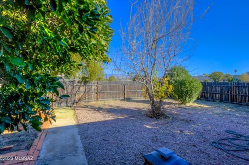 6783 Hawk Dr, Tucson AZ 85730-3247 exterior