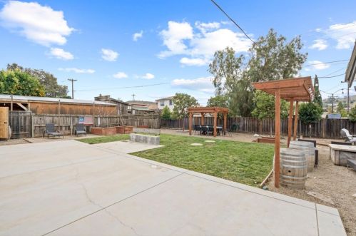 3130 Airline Hwy, Hollister CA  95023-9725 exterior