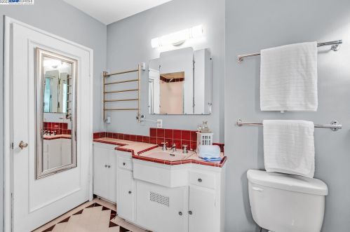 1320 Sandelin Ct, San Leandro CA  94577-3950 exterior