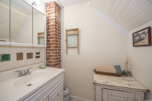 20 Washington Pl, Northport NY  11768-2936 exterior