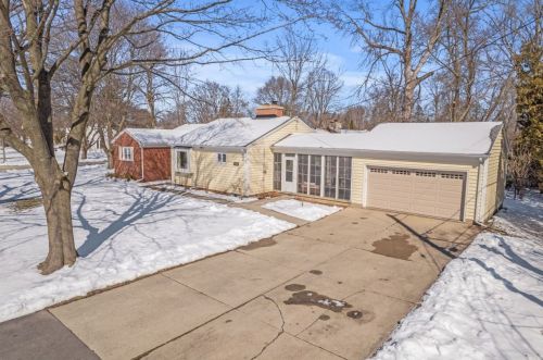 7420 Bell Rd, Milwaukee, WI 53217-3514