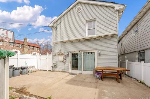 4400 Locust Point Dr, Bronx NY  10465-4038 exterior