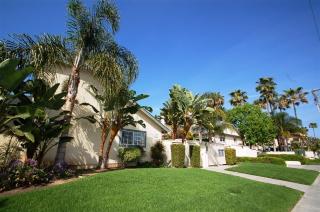 1044 Laguna Dr, Carlsbad CA 92008-1871 exterior