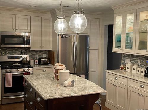 16 Locust Dr, Thiells NY  10984-1405 exterior