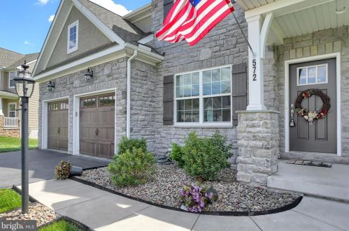 572 Yates Ford Rd, Etters, PA 17319-8946