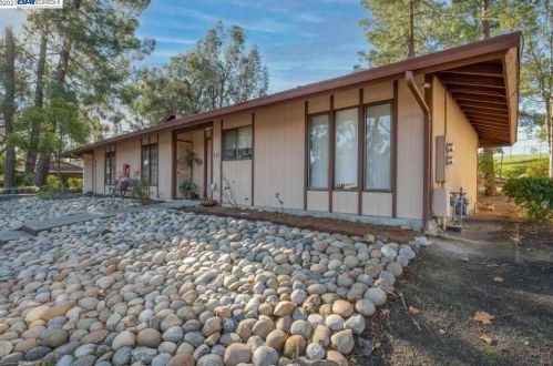 322 Camelback Rd, Concord, CA 94523-1332