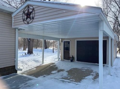 1269 River Rd, Windom, MN 56101-1329