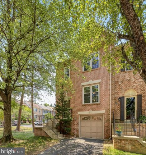 7218 Gentian Ct, Springfield, VA 22152-3845