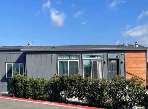 283 Cambridge Ln, Newport Beach, CA 92660-5607