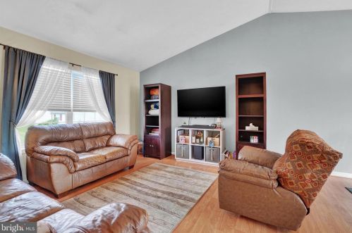 155 Asbury Ct, Mount Wolf, PA 17347-9554