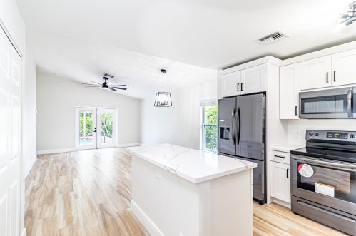 305 Swinton Ave, Delray Beach FL  33444-3550 exterior