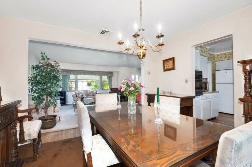 17 Hill Dr, Muttontown NY  11545-1718 exterior