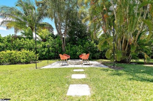 740 Orchid Dr, Naples FL  34102-5015 exterior