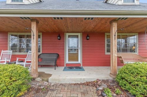 2460 Paradise Dr, West Bend, WI 53095-8502