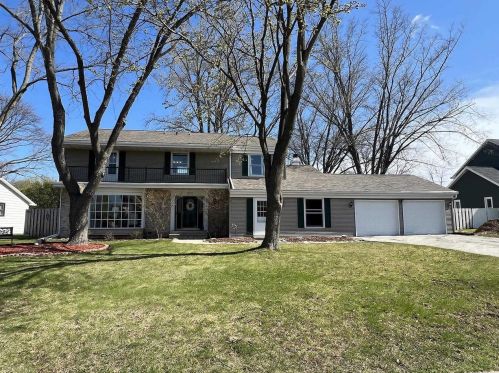 620 Briar Ln, Green Bay, WI 54301-1324