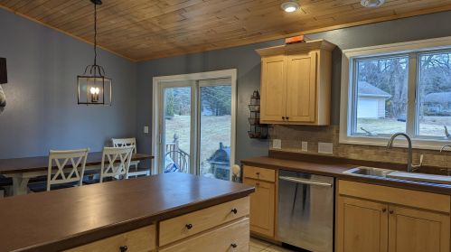 1411 Meadowbrook Dr, Cleveland WI  53015-1475 exterior