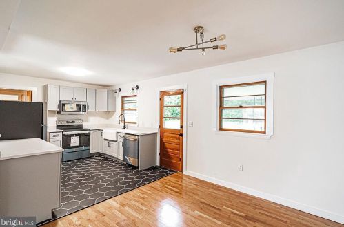 415 Liberty St, Charles Town WV  25414-1827 exterior