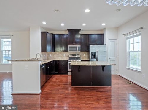 1708 Rockledge Ter, Woodbridge VA  22192-2508 exterior