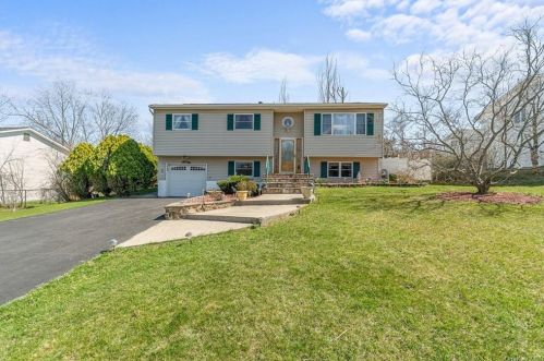 5 Weather Vane Way, Middletown, NY 10940-2605