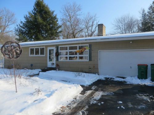 199 Roosevelt Rd, Hyde Park, NY 12538-2327