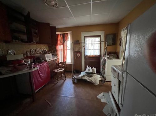 61 Maple St, Litchfield CT  06759-3101 exterior