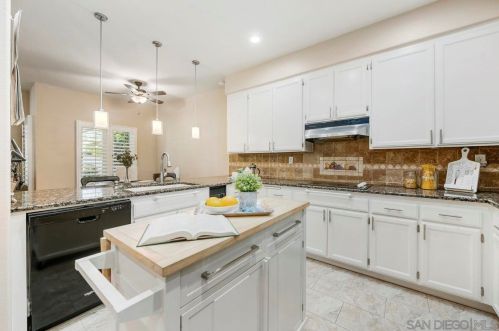 4712 Bryce Cir, Carlsbad CA  92008-4289 exterior