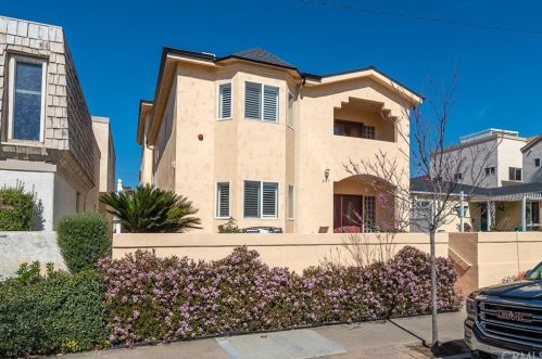 207 10th St, Seal Beach, CA 90740-6422