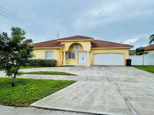 7010 5th Ave, Hialeah, FL 33014-4952