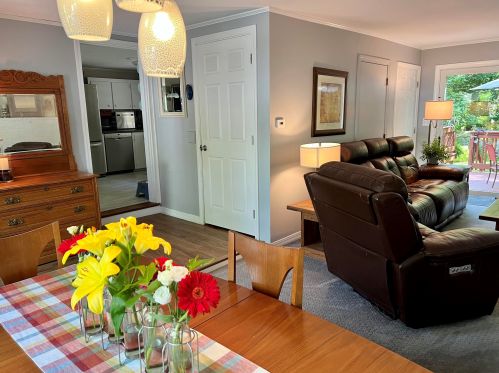 31 Pine Rd, North Hampton, NH 03862-2327