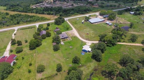 108 Red Robin Rd, Red Rock, TX 78662-2693