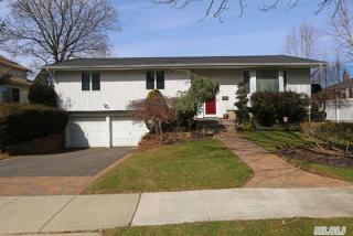 94 Rockland Dr, Muttontown, NY 11753-1437