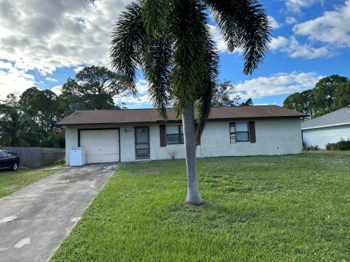1542 Curry St, Fort Pierce, FL 34983-3010