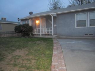 2431 Chester Ln, Bakersfield CA  93304-1828 exterior