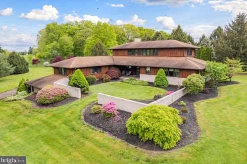 284 Baker Rd, Cochranville, PA 19330-9337